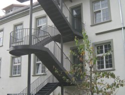 08_aussentreppe_gewendelt