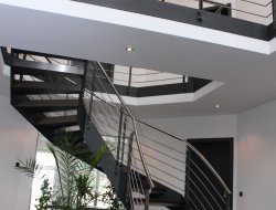 07_innentreppe_gewendelt