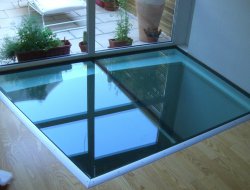 2_06_begehbare_glasscheibe